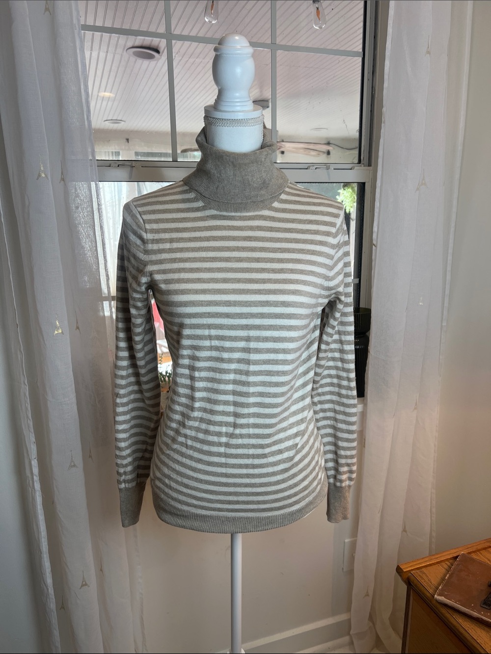 Banana Republic Striped Turtleneck Sweater in Taupe and Cream size medium.